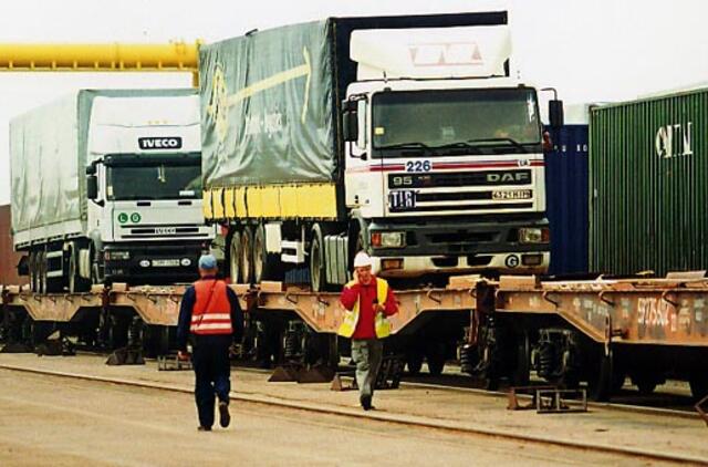 Kitąmet tarp Lietuvos ir Turkijos kursuos konteinerinis traukinys