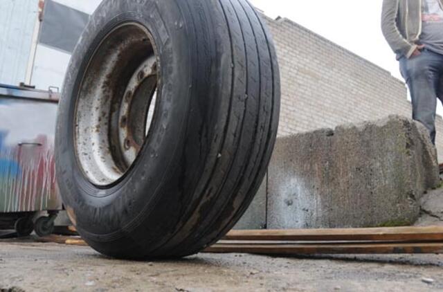 Palangoje vilkiko padanga sunkiai sužalojo moterį
