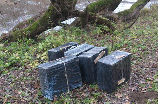 Pasieniečiai sulaikė 3 kontrabandininkus, 3 automobilius ir 19 tūkst. eurų