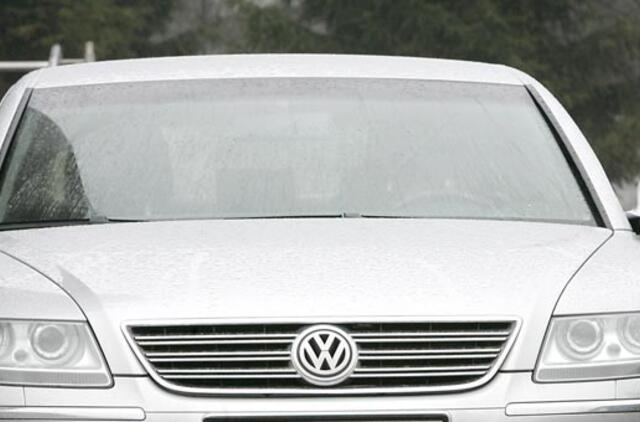 Pavesta išsiaiškinti, ar Aplinkos ministerijai pasiūlyto automobilio kaina ne per didelė