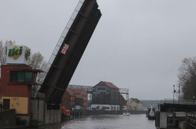 Pilies tilto remontas: vyksta darbai ir po vandeniu