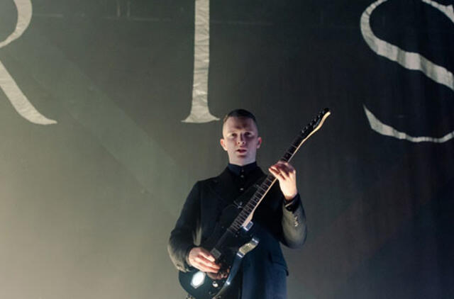 Stilingi „Hurts“ vakar surengė įspūdingą šou Taline