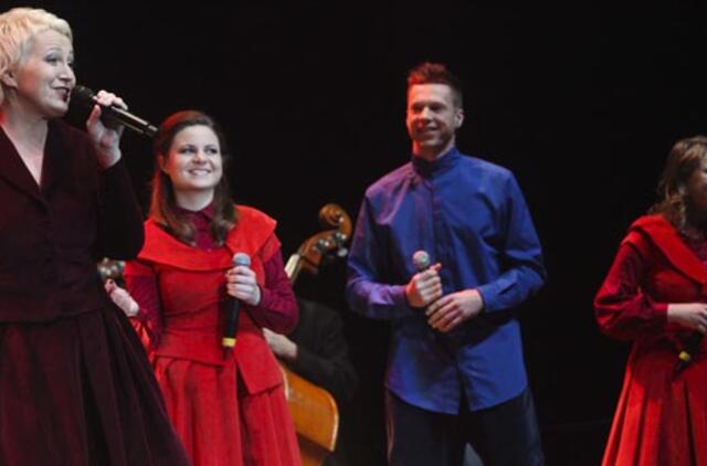 Žiūrovų minia sostinėje pasitiko su orkestru atliekamas geriausias "Tele Bim-Bam" dainas