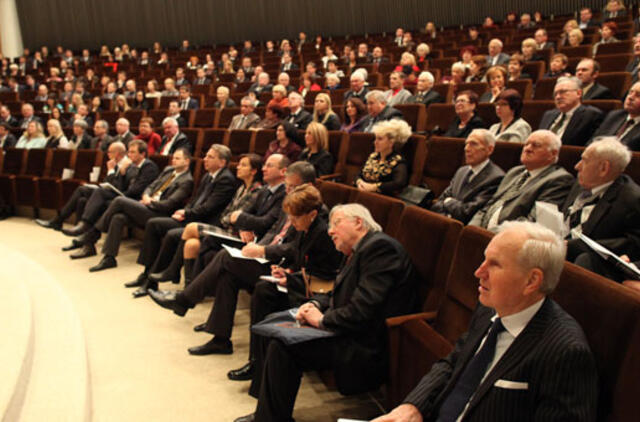 Auga įsiskolinimai valstybės garantuojamiems advokatams