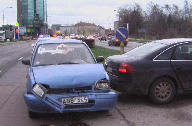 Dvi vairuotojos "nepasidalino" viena juosta