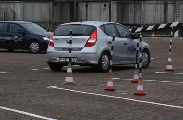 Egzaminavimas iš aikštelių persikels į gatves