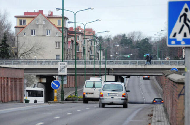 Grėsmę keliantį viaduką žada remontuoti