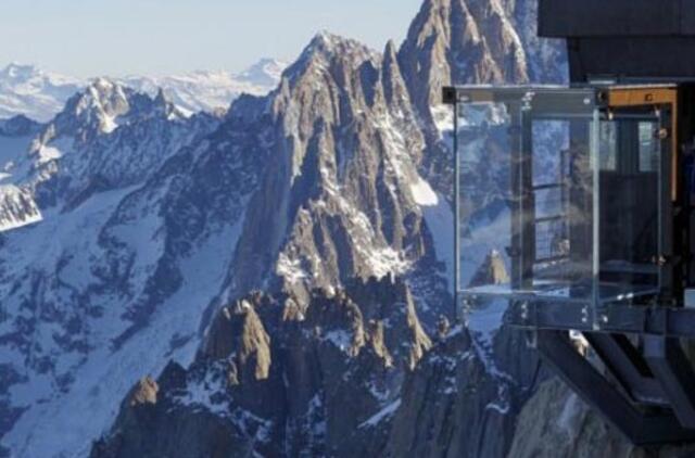 Kalėdinė pramoga - stiklo dėžė virš tūkstančio metrų prarajos