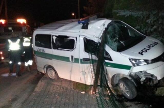 Nėščia moteris sukėlė avariją, sužaloti pareigūnai