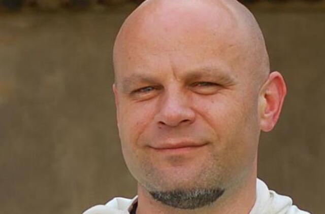 "Prie Kūčių stalo stengiamės nesikviesti draugų"