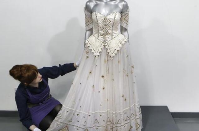 Princesės Dianos suknelė aukcione parduota už 102 000 svarų
