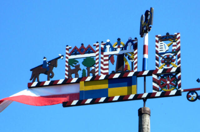 Daugėja norinčiųjų vėtrungėmis puošti namus