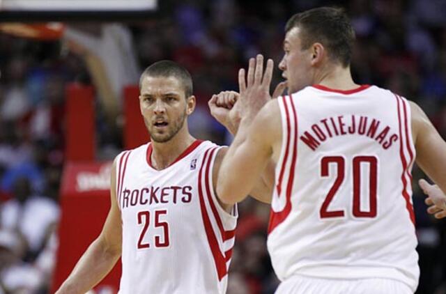 Donatas Motiejūnas rungtynėse su "Thunder" pelnė 15 taškų