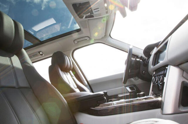 "Land Rover" JAV atšaukia visureigius dėl oro pagalvės sistemos problemų