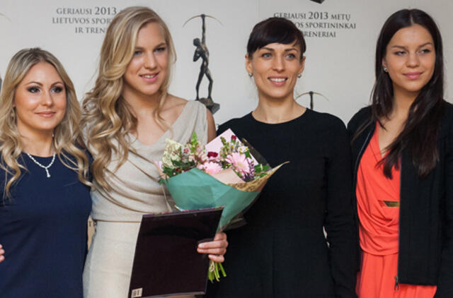 Plaukikei Rūtai Meilutytei - "Šaulio" skulptūra ir 30 tūkstančių litų čekis