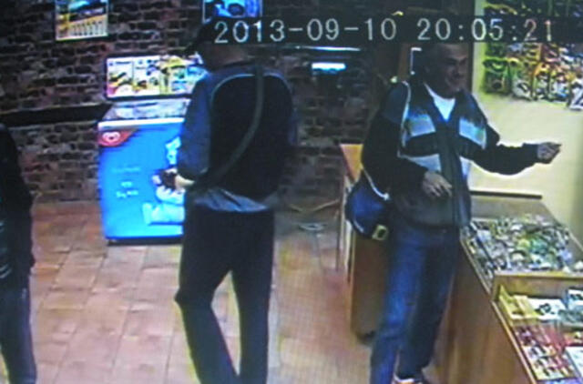 Policija prašo atpažinti įtariamuosius