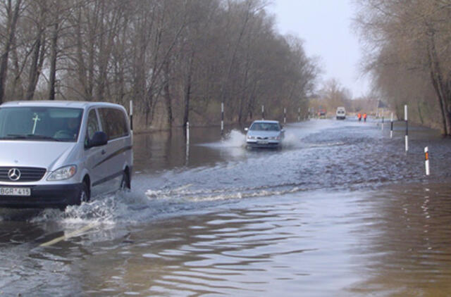 Potvynis pamaryje: vienų nelaimėje nepaliks