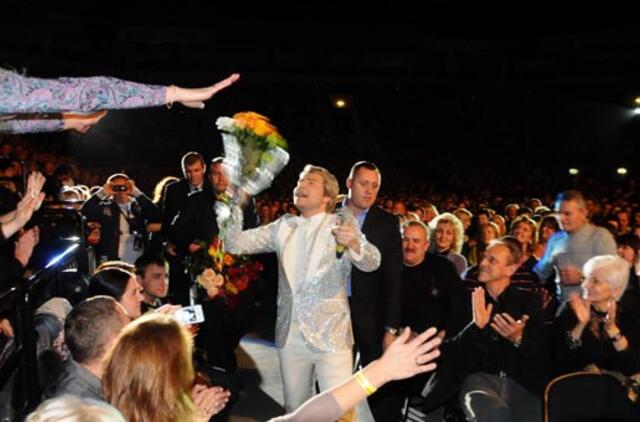 Salės vėl pilnos: bilietus graibsto ir į teatrą, ir į sporto varžybas