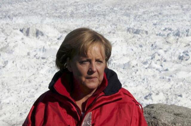 Slidinėdama Šveicarijoje susižeidė Angela Merkel