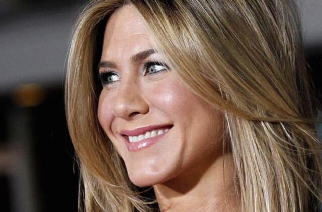 Dženifer Eniston nenori matyti motinos