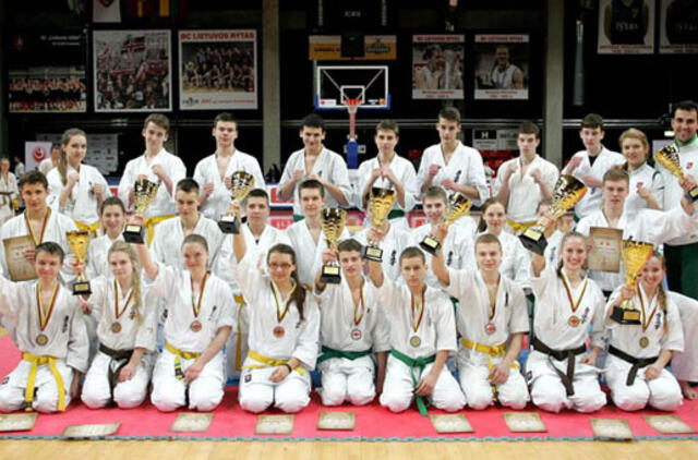 Karatistams - 12 medalių