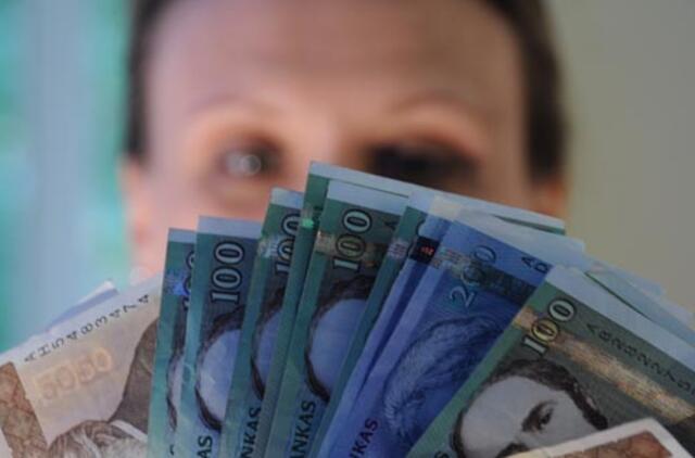 Moteris benamiui paskolino 300 litų