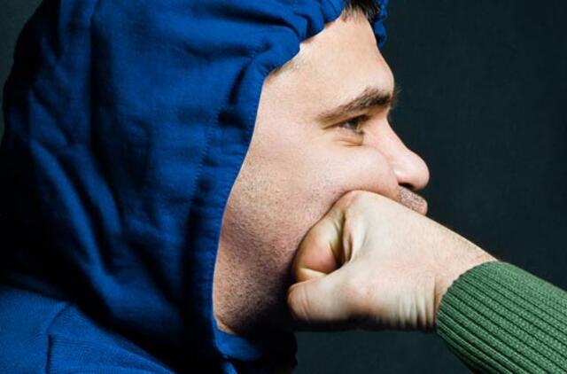 Naujakiemio gatvėje - smūgis į galvą