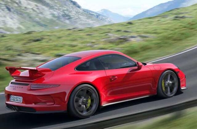 "Porsche" atšaukia visus 911 GT3 modelius dėl gaisro pavojaus