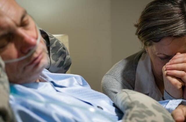 Slaugė atskleidė 5 dalykus, dėl kurių gailisi mirties patale gulintys žmonės