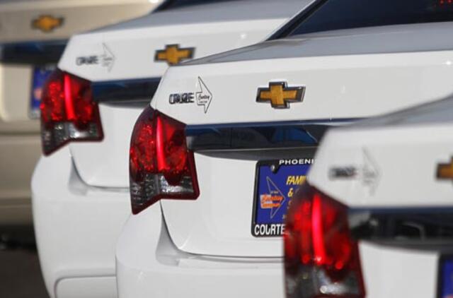 "General Motors" dėl defektų atšaukia apie 500 tūkst. visureigių