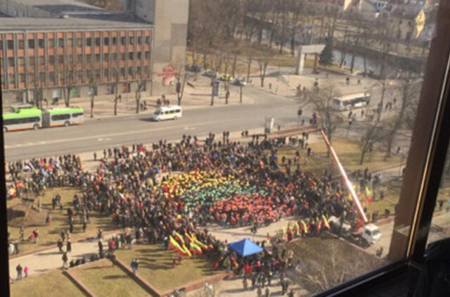 Klaipėdiečiai šoko meilės Lietuvai šokį