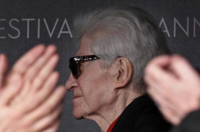 Mirė legendinis prancūzų kino režisierius Alenas Renė