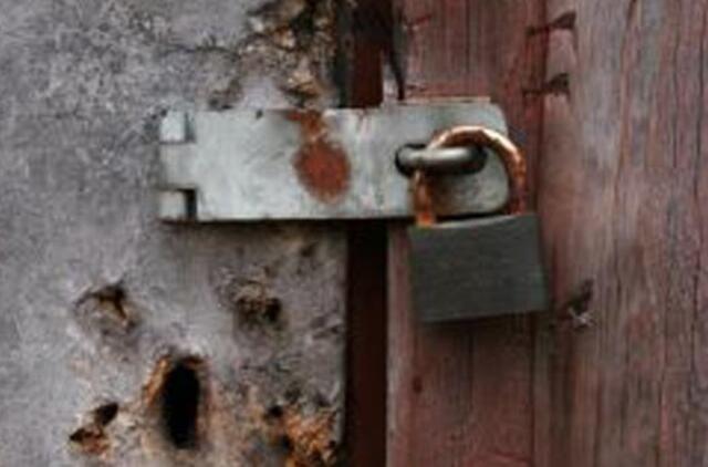 Šilutėje policijos pareigūnai išaiškino į garažus „įsisukusius“ vagis (video)