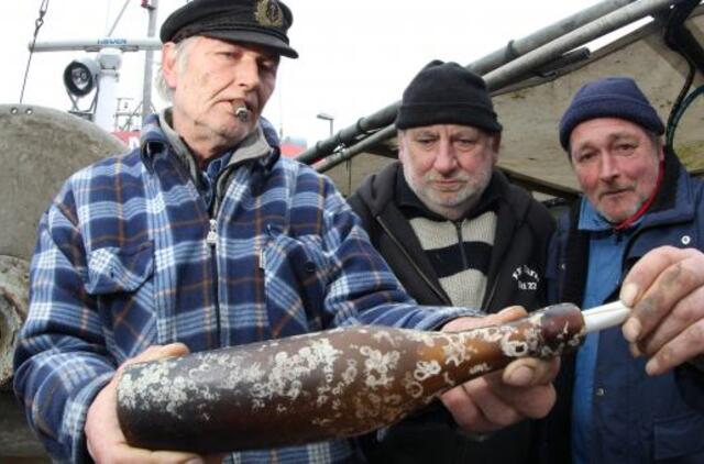 Vokietijoje žvejys ištraukė butelį su atviruku, datuotu 1913 metais