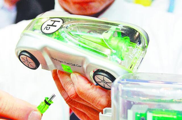 Ateities automobiliai: ar vandenilis įveiks elektrą