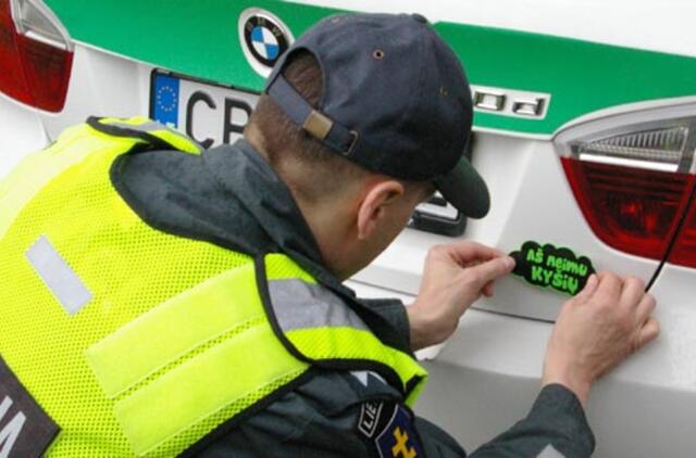 Gerokai neblaivus vairuotojas siūlė kyšį