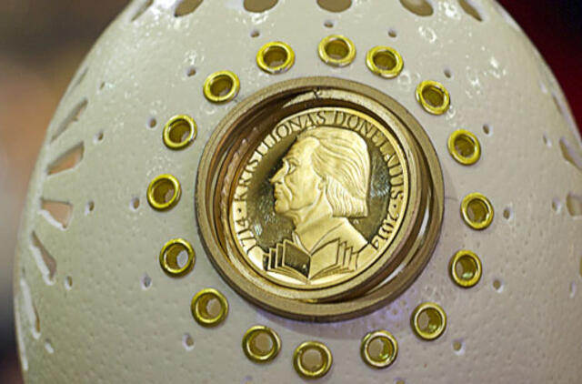 Menininko Vytauto Kuso parodoje – kone šimtas ištaigingais margučiais paverstų įvairių paukščių kiaušinių