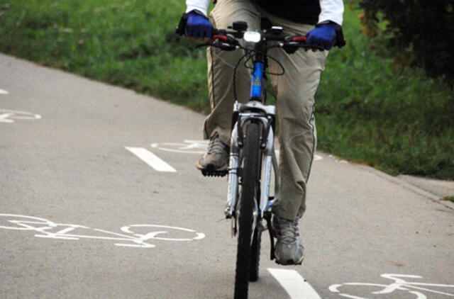 Seimas spręs dėl reikalavimo dviratininkams dėvėti ryškiaspalvę liemenę