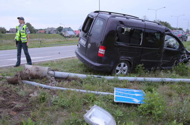 Tarnybiniai automobiliai dūžta stipriau už nuosavus