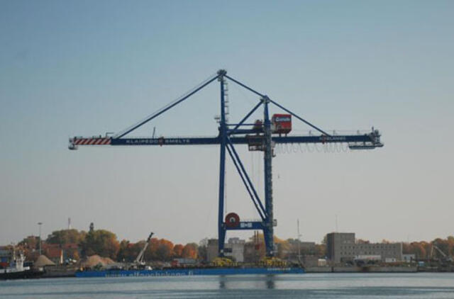 Uostas žengia į naują konteinerių krovos erą