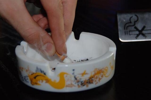 Draudimas rūkyti balkone: galimybė savo būste daryti ką nori nėra absoliuti