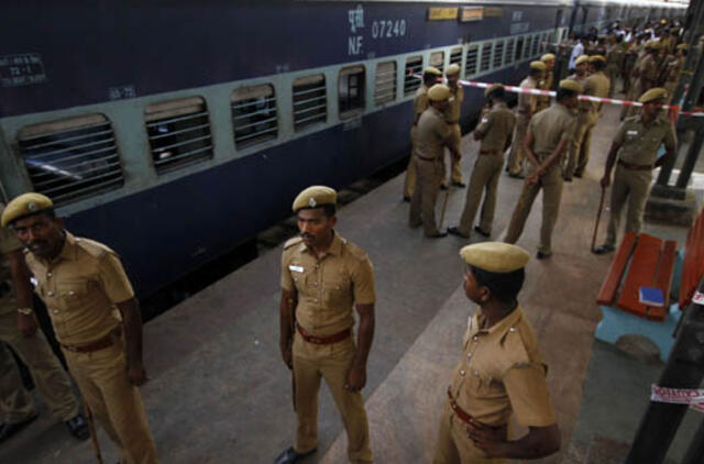 Indijoje per sprogimus traukinyje žuvo moteris, devyni sužeisti