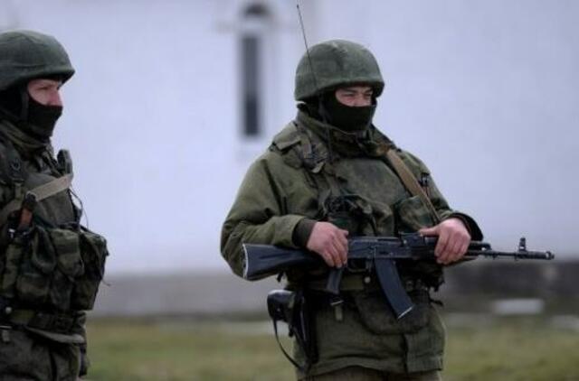 Rusija atitraukia karius nuo Ukrainos sienų?