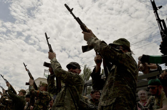 Ukraina: Donecke atšaukiami skrydžiai, separatistai veržiasi į oro uostą