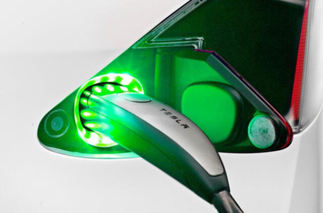 BMW ir "Tesla" nori didinti elektromobilių populiarumą