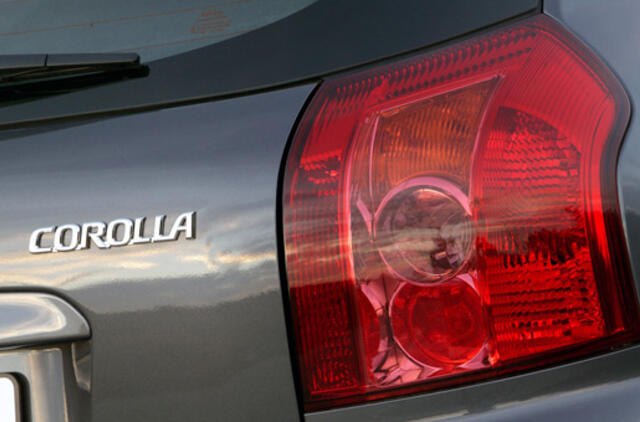 Dėl saugos oro pagalvių defektų "Toyota" atšaukia 1 mln. automobilių