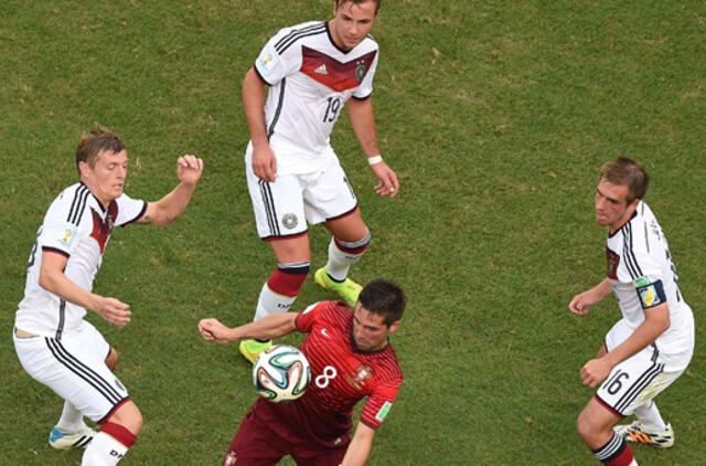 Vokietijos futbolininkai nugalėjo daugiau nei pusę rungtynių dešimtyje žaidusius portugalus