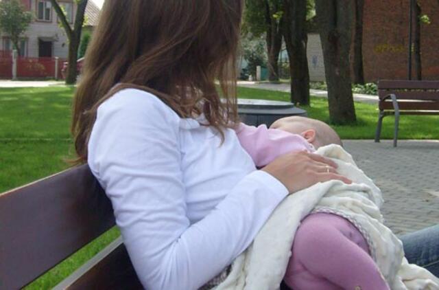 Žindymo specialistė: juk neklausiame praeivių, ar galima gatvėje suvalgyti bandelę