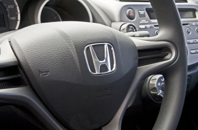 "Honda" atšaukia per 175 tūkst. hibridinių automobilių