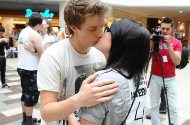 Norite gyventi ilgiau? Bučiuokitės!